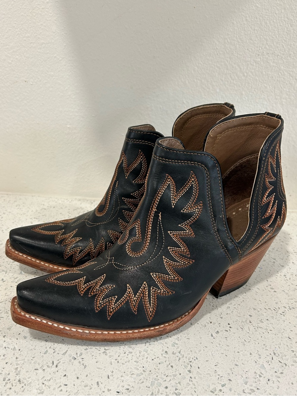 Ariat western Dixon leather booties black size 9